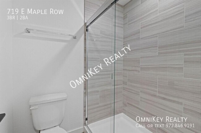 Building Photo - 719 Maple Row