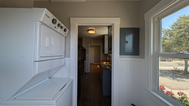 Building Photo - Laurel Street Triplex