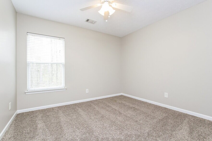 Building Photo - 130 Sugar Berry Pl