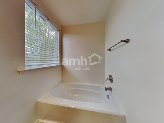 Building Photo - 415 Caperton Way