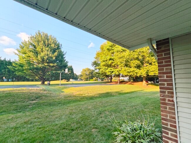 Building Photo - 2153 Wainwright Ct