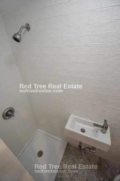 Building Photo - 32 Cedar St