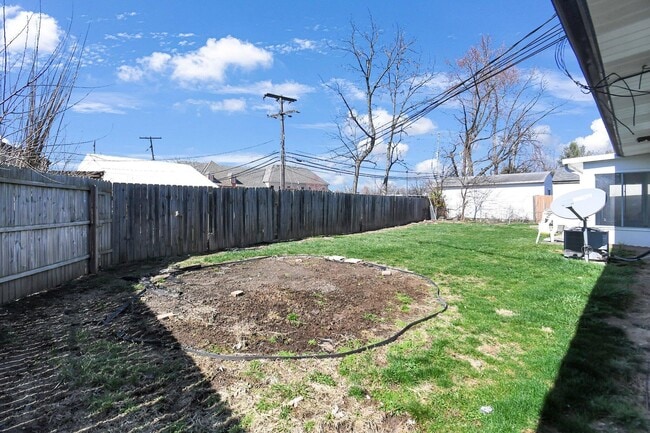 Building Photo - 4344 Broadhurst Dr