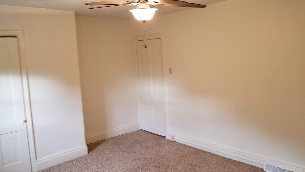 Bedroom - 1937 Meadville St