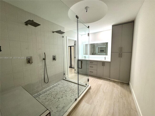 Building Photo - 15896 Kilmarnock Dr