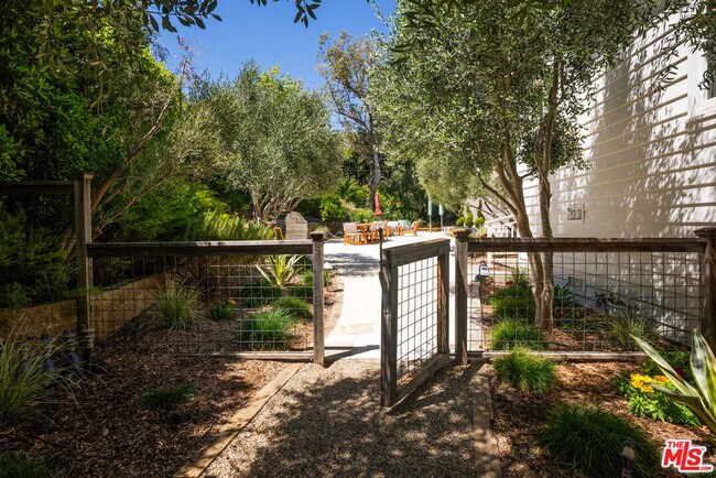 Building Photo - 6456 Sycamore Meadows Dr