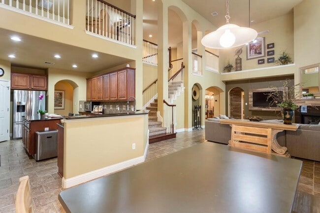 Building Photo - 1442 River Forest Dr