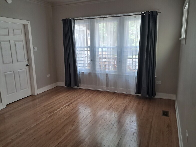 Living Room - 2221 W Touhy Ave