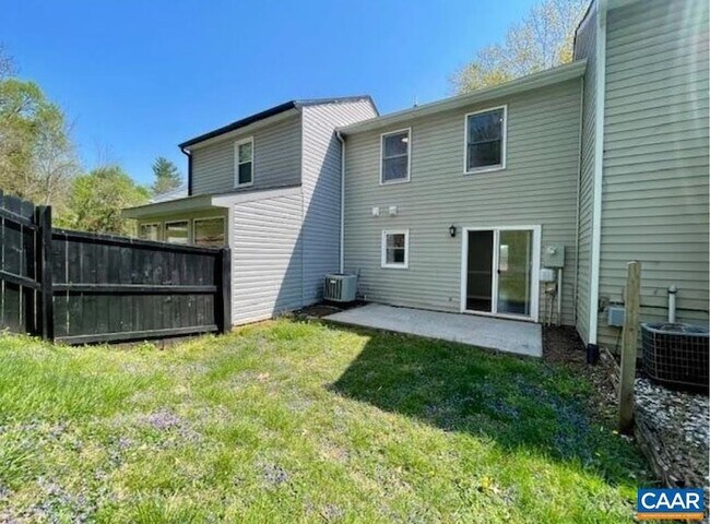 Building Photo - 943 Rives St