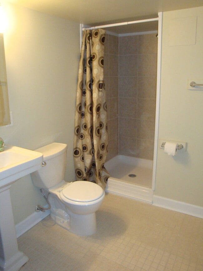 Building Photo - 234 N Summit St