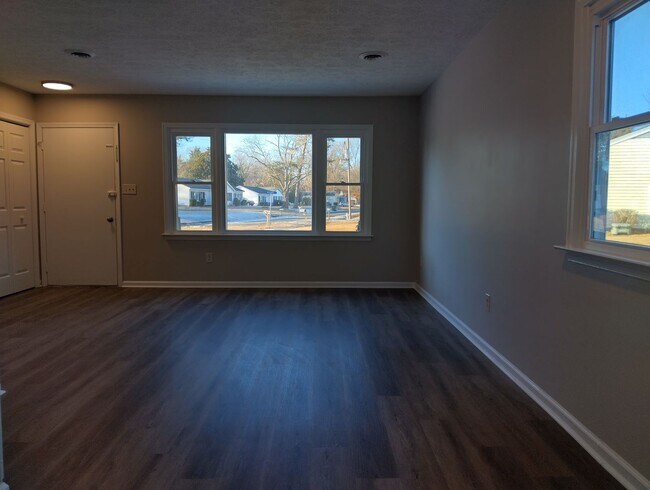 Building Photo - 7420 Bellehaven Dr