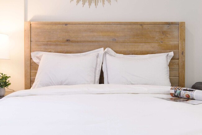 Building Photo - 240e E 75th St