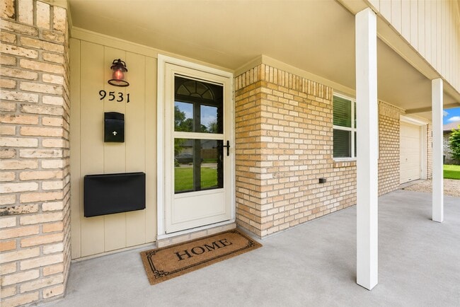Building Photo - 9531 Weatherwood Dr