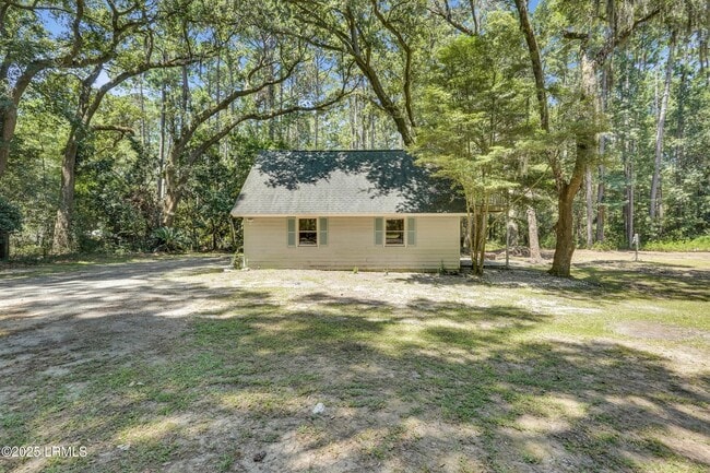 Building Photo - 12 Pine View Dr