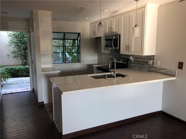 Building Photo - 3 Lakepines-