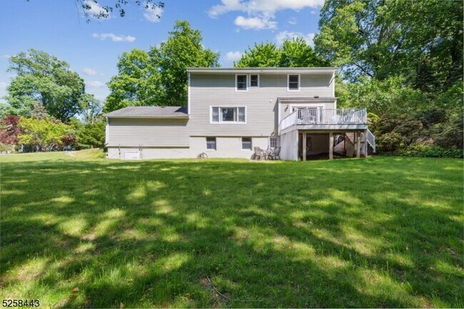 Building Photo - 204 Deerfield Ln