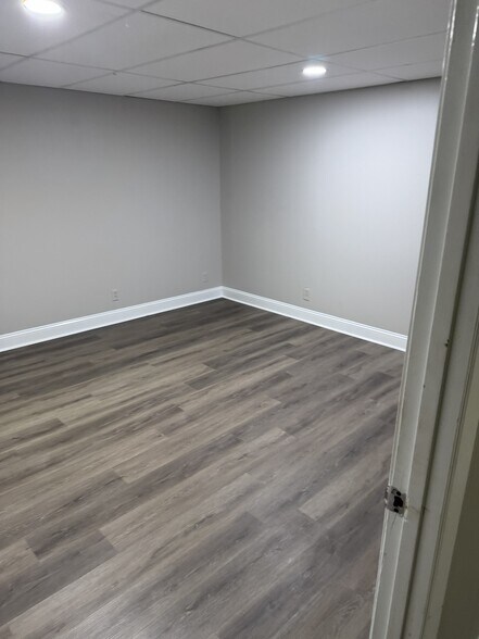 Building Photo - 3401 Hazelwood Ln