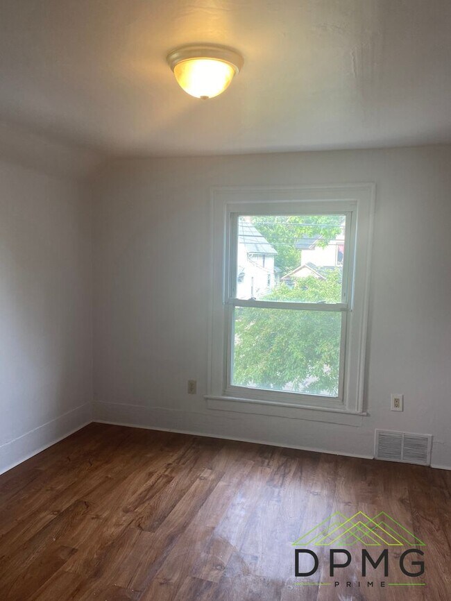 Building Photo - 128 S Hosmer St
