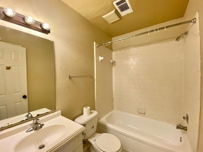 Building Photo - 11011 Crenchrus Ct