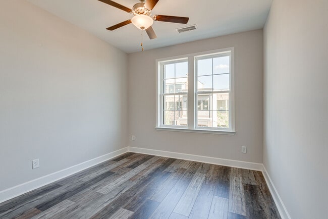 Building Photo - 413 Ronan Way