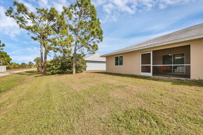 Building Photo - Duplex Unit For Rent In Port Charlotte