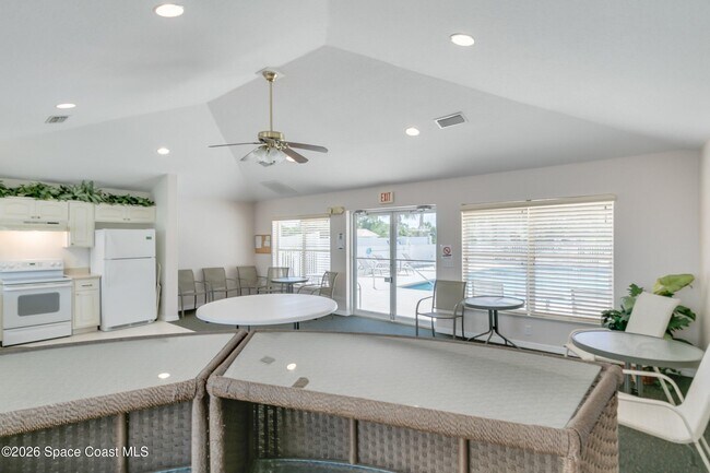 Building Photo - 800 Del Rio Way