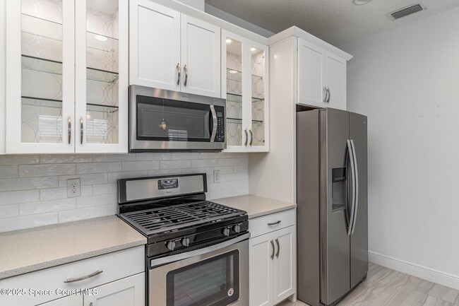 Building Photo - 2991 Casterton Dr
