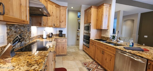 Building Photo - 14151 N Buckingham Dr