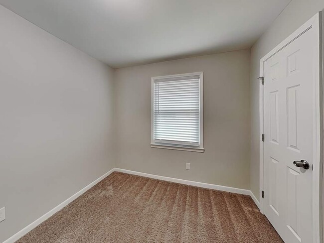 Building Photo - 415 Plainville Dr SW