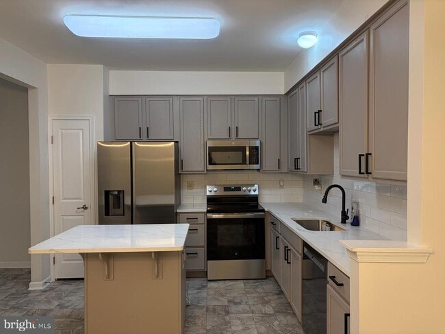 Building Photo - 371 Latrobe Dr