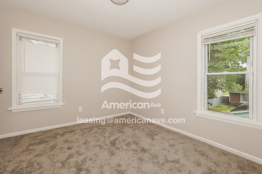 Building Photo - 128 Hollinger Ave