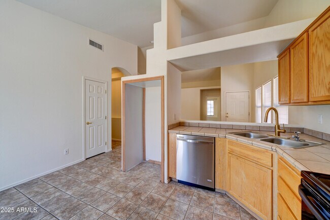 Building Photo - 8900 E Rainier Dr