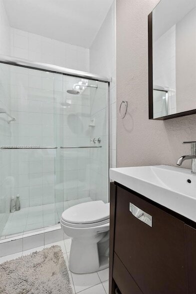 Building Photo - 3258 Riviera Dr