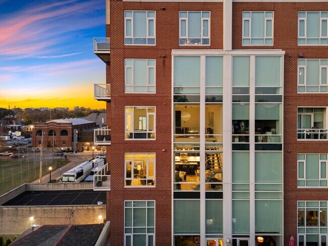 Building Photo - 1145 N High St