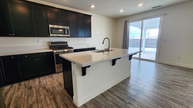 Building Photo - Spacious Two Story Home in Spanish Springs