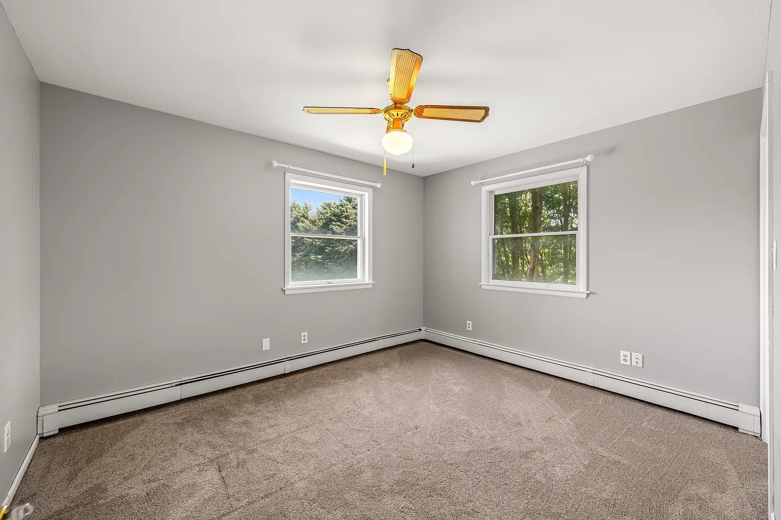 Building Photo - 3250 Vista Dr