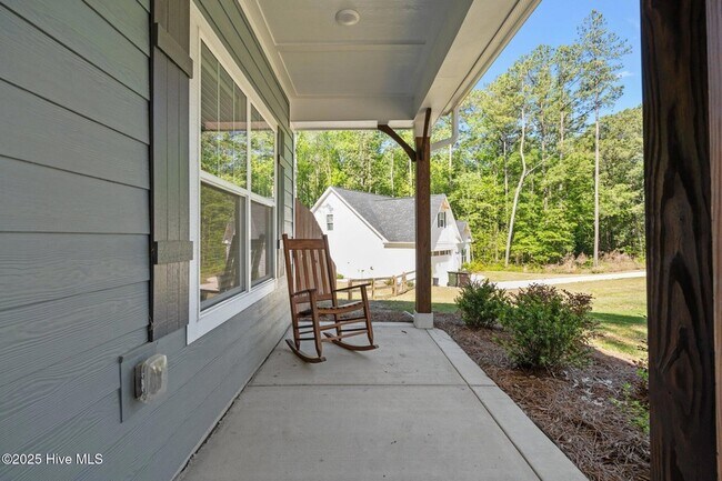 Building Photo - 594 E L Ives Dr