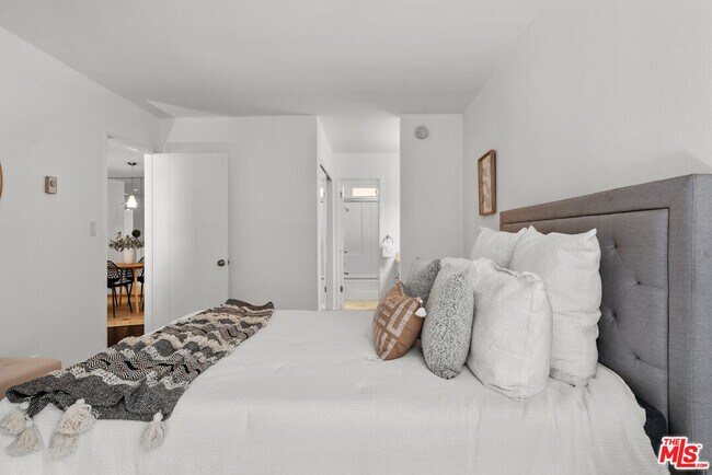 Building Photo - 1885 Veteran Ave