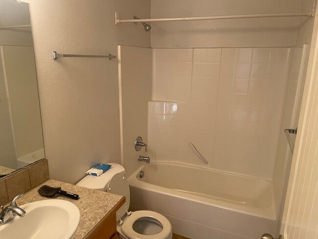 Building Photo - Cute Split Bedroom Floor Plan Tucked Away for Added Privacy!