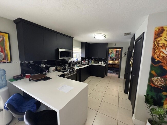 Building Photo - 10600 SW 146th Ct
