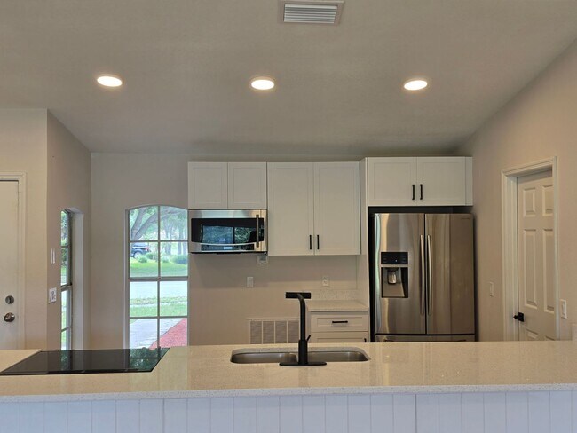 Building Photo - FOR RENT!!! SIMPLY STUNNING (REMODELED) 3 BEDROOM 2 BATH SINGLE FAMILY HOME...