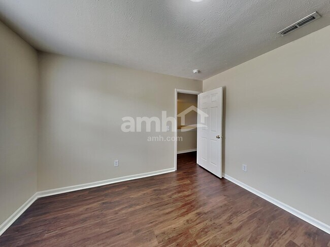 Building Photo - 2219 S Briarwood Dr