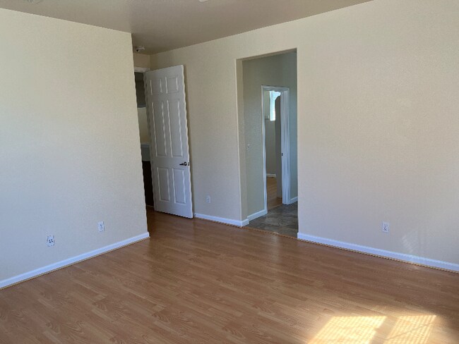 Building Photo - 9405 Clemente Dr