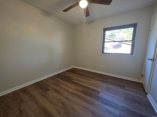 Building Photo - 5716 Woodridge Ln