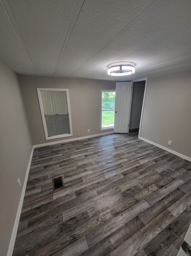 Building Photo - NEWLY RENOVATED 3/2 Home in SW Ocala. Close to WEC & Dunnellon