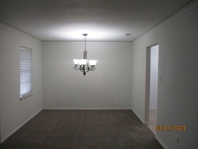 Building Photo - 212 Hallbrook Dr