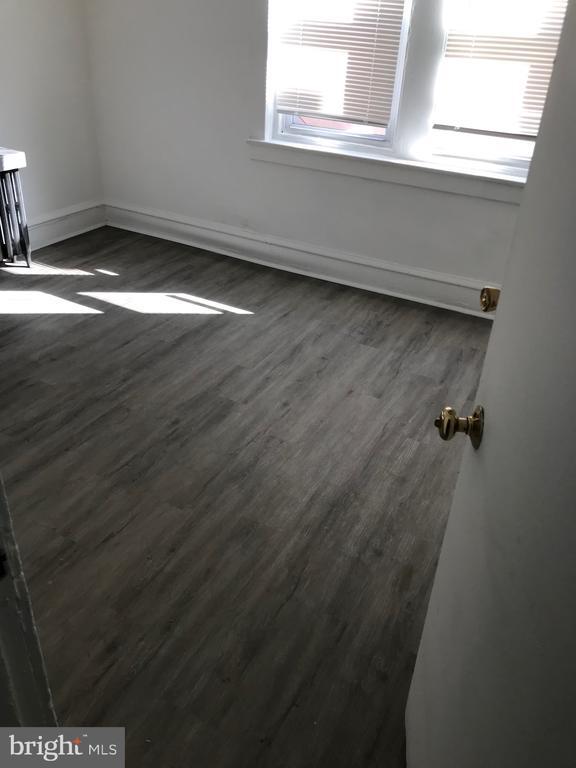 Building Photo - 4832 E Roosevelt Blvd