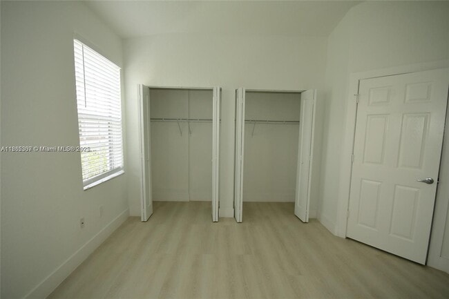 Building Photo - 781 SW 148th Ave