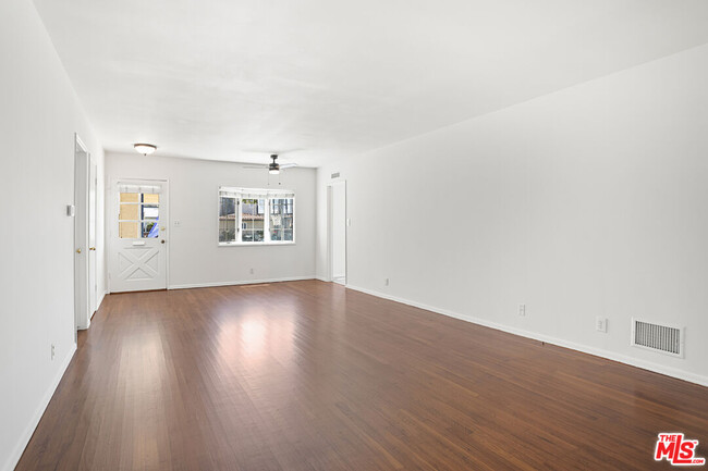 Building Photo - 13219 S Clydepark Ave