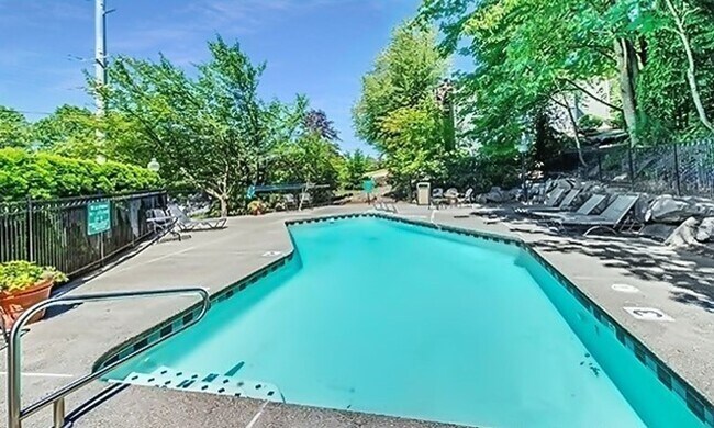 Building Photo - 3 Bedroom Mill Creek Condo!